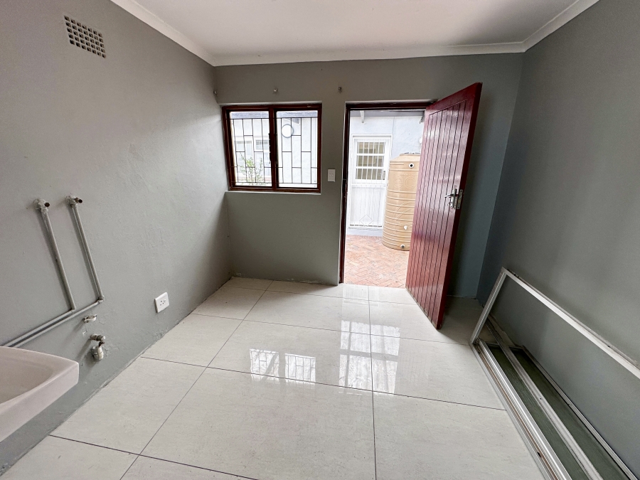 4 Bedroom Property for Sale in Bloubergrant Western Cape